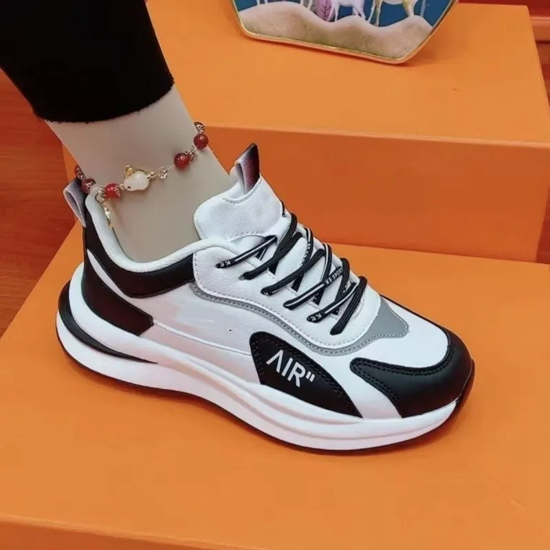 Fashionable casual shoes with breathability and comfort